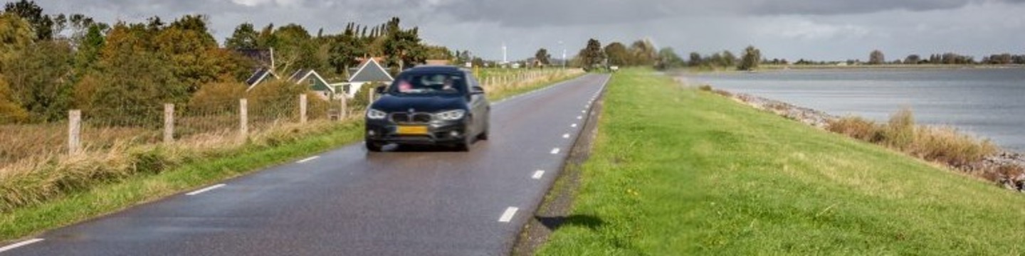 Auto op Zuiderdijk